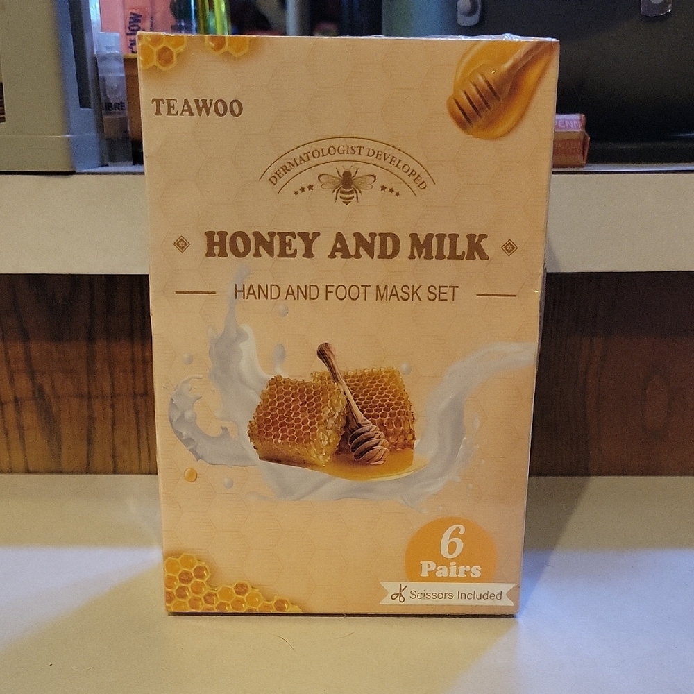Honey and Milk Hand and Foot Mask Set - Cream